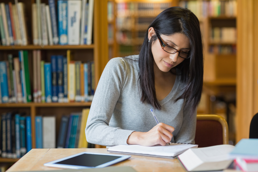Black-haired woman studying in the library
